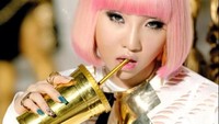 Ternyata saat masa kejayaan 2NE1, Minzy sangat depresi. Pada Billboard, Minzy mengaku merasa kesepian dan tak tahu arah hidup. Foto: Istimewa