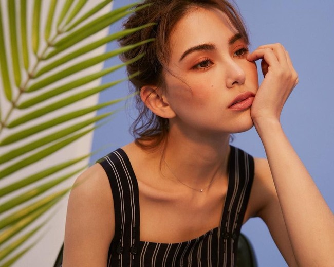 Tubuhnya yang ramping ini pun membuat banyak orang sulit percaya jika Hannah telah memiliki dua anak. Foto: Instagram