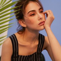 Tubuhnya yang ramping ini pun membuat banyak orang sulit percaya jika Hannah telah memiliki dua anak. Foto: Instagram