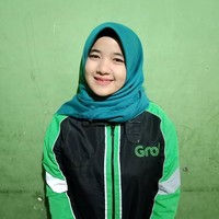 Melisa Prita Dewi, gadis cantik berhijab ini berprofesi sebagai driver Grab Bike. Memiliki paras yang imut, ia pun populer di media sosial. Foto: Instagram/melisaprita