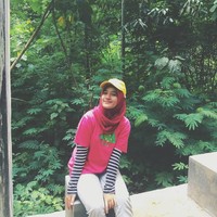 Di kesehariannya, Melissa terlihat senang tampil kasual dan boyish. Kaos lengan panjang kerap jadi pilihan. Foto: Instagram/melisaprita