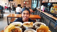 Soal urusan perut, Tanboy inibtak perlu diragukan lagi. Lihat saja saat makan bakso, ia mampu menghabiskan 5 mangkuk bakso sekaligus dan semangkuk dessert. Foto: instagram @tanboy_kun