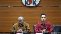Ketua KPK Agus Rahardjo mengatakan, 13 orang tersangka itu terdiri dari unsur pimpinan DPRD, pimpinan fraksi, anggota DPRD, dan swasta.