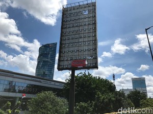 Ide Era Ahok Ganti Tiang Reklame Berbahaya dengan LED Masih Terkendala
