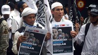 Koordinator Aksi Solidaritas Ormas Islam Kota Surabaya M Arifan mengaku aksi ini solidaritas kemanusiaan terhadap umat muslim yang ada di Uighur.