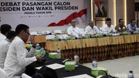 Kedua orang yang terpilih adalah Ira Koesno dan Imam Priyono berdasarkan kesepakatan timses kedua pihak Jokowi-Maruf Amin dan Prabowo Subianto-Sandiaga Uno.