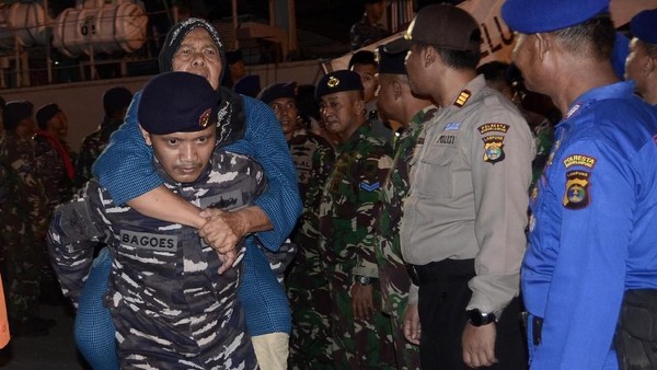 Begini Suasana Saat 432 Pengungsi dari Pulau Sebesi dan Sebuku Dievakuasi