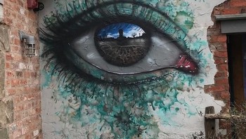 Ini bukan mata sungguhan lho. (Foto: Brightside)