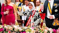 Mendampingi suaminya, Queen Maxima sering berkunjung ke berbagai negara. Termasuk ke Singapura dan bertemu dengaan Halimah Yacob. Foto: instagram @queen.maxima