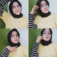 Gaya imutnya sering disebut mirip vokalis Sabyan Gambus, Nissa Sabyan. Terlebih saat Melisa memakai kaca mata. Foto: Instagram/melisaprita