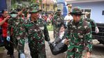 Aksi Para Relawan Bantu Korban Tsunami Selat Sunda