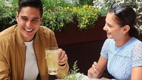 Bersama Marcel Chandrawinata, Marissa hadiri acara brunch di Singapore Grand Prix. Mereka terlihat akrab berbincang bersama. Foto: Instagram @marissaln