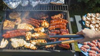Alat panggang termasuk alat utama kalau Anda ingin mengadakan pesta BBQ. Tak akan ada hidangan enak kalau alat panggang ini tidak disiapkan. Foto: Istimewa