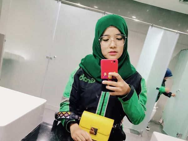 Foto: Gaya Hijab Driver Ojol Imut yang Mirip Nissa Sabyan