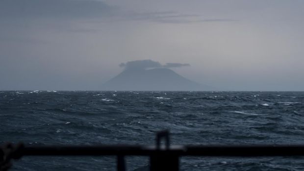 Gunung Anak Krakatau pada 27 Desember 2018 / 