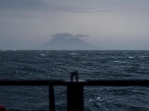 PVMBG: Semburan Gas Beracun Anak Krakatau Tak Mencapai Pemukiman