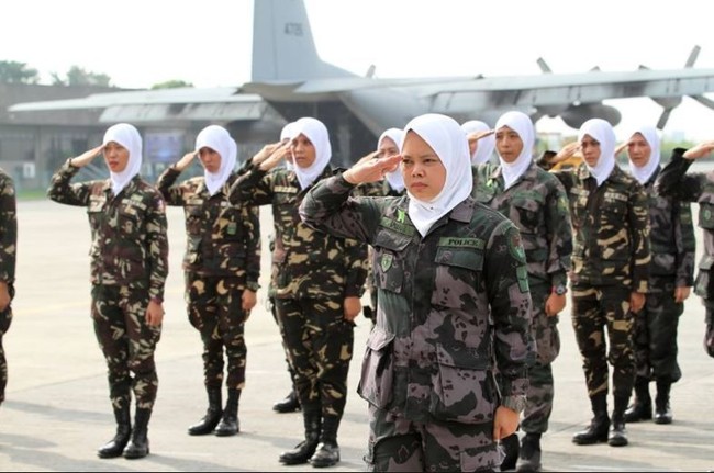Untuk hijabnya, para parajurit kompak memakai hijab instan berwarna putih. Pemilihan hijab instan sangat tepat agar mereka bisa bergerak leluasa. Foto: Istimewa