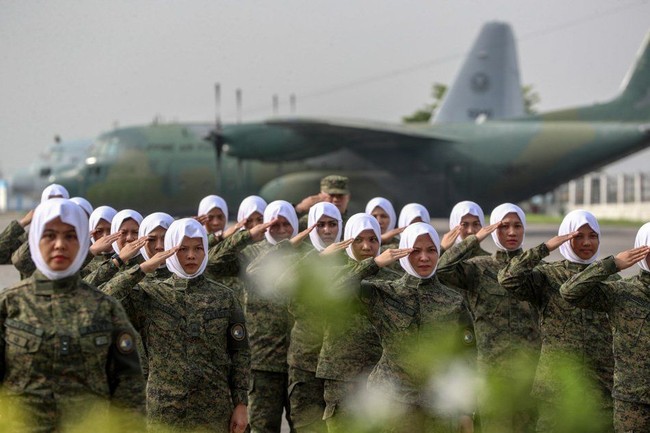 Penampakkan prajurit berhijab itu sempat viral di internet. Penampilan mereka tak hanya mencuri perhatian warga muslim di Asia, tapi juga dunia. Foto: Istimewa