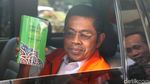 Idrus Marham Bagi-bagi Buku Usai Diperiksa KPK