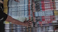 Menurut pedagang mereka berjualan sejak dua minggu yang lalu hingga tanggal 31 Desember. 