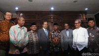 Dalam kunjungannya itu ia bertemu dengan Ketua Umum PP Muhammadiyah, Haedar Nashir dan sejumlah anggota Muhammadiyah lainnya diantaranya Sekretaris Umum PP Muhammadiyah, Abdul Muti, Bendahara Umum PP Muhammadiyah, Suyatno, dan Ketua PP Muhammadiyah Bahtiar Effendy.