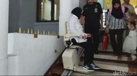 Kisah Risma yang Kerja Berkursi Roda, Begini Kondisinya