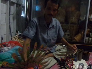 Uniknya Kerajinan Burung Merak dan Bekisar dari Bambu di Lamongan