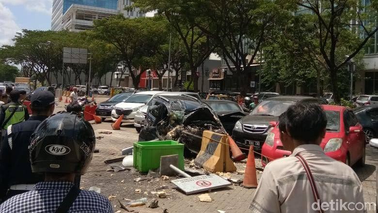 Diduga Darah Tinggi, Pemobil di Pluit Tewas Setelah Tabrak 5 Mobil