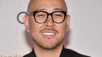 Ben Baller jadi perbincangan lantaran beri kado istimewa pada Elon Musk. Ia memberikan sebuah cincin berlian dan ruby berkualitas pada miliuner itu. Harganya mencapai Rp 580 juta. Foto: Instagram benballer