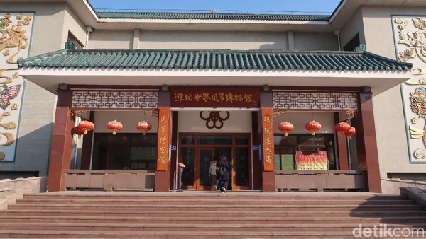 Menjadi tempat lahir dari layang-layang di China, Weifang punya banyak tempat menarik untuk dikunjungi. Setelah Desa Wisata Yangjiabu, ada The Kite Museum yang juga tak kalah bagus. (Bonauli/detikTravel)
