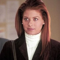 Meski sudah 20 tahun berlalu, para penonton serial Will and Grace pasti masih mengenali pemeran karakter Grace Adler tersebut. Pasalnya Debra Messing masih terlihat sama dan awet muda. Menjadi perbincangan di kalangan netizen, wanita 50 tahun itu pun membagi perawatan kulit. Foto: Instagram @therealdebramessing