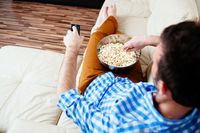7 Trik agar Tak Ngemil Terus Menerus karena Stress