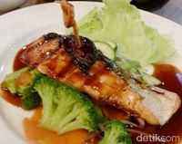 Resep Tahun Baru: Sup Tomat dan Teriyaki Salmon yang Enak Disantap Hangat