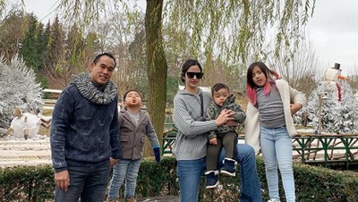 Serunya Momen Liburan Keluarga Nia Ramadhani dan Ardi Bakrie