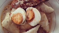 Selain di daerah Kandangan, ketupat ini juga bisa dinikmati di Banjarmasain dan beberapa kota lain di Kalimantan dan luar Kalimantan. Foto : Instagram @listratna