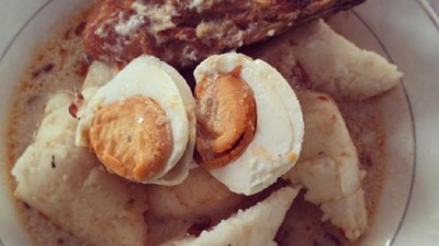 Gurihnya Nendang! Sarapan Ketupat Kandangan dengan Lauk Ikan Haruan