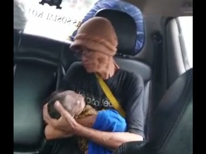 Meski Ibunda Tewas, Bayi Ini Selamat dari Tsunami Banten