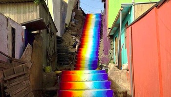 Tangga pelangi. (Foto: Brightside)