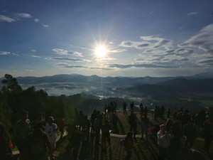 Tengok Indahnya Negeri di Atas Awan Ala Toraja