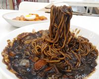 Oppa Korean Food: Gurih Pedas Sunbudu Jjiagae dan Jjajang Myun dengan Saus Pasta Kedelai