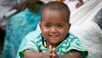 Seorang balita bernama Eden Aregawi terlihat sangat semringah saat hadiri perayaan menyusui di kawasan Tigray di Ethiopia. Istimewa/UNICEF/Ayene.