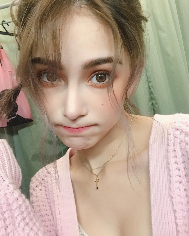 Wanita yang memiliki kewarganegaraan ganda Taiwan dan Australia ini pun kerap tampil memikat dengan gaya busananya yang stylish. Foto: Instagram