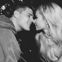 Pada November lalu, Paris Hilton putus dari tunangannya Chris Zylka. Kini Paris membuat drama dengan mengaku bahwa cincin tunangan tersebut bukan pemberian dari mantan tunangannya. Foto: dok. Instagram (@parishilton)