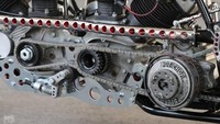 Nakano juga telah mengubah timing mesin, untuk menciptakan celah di antara pulsa knalpot. Saat idle, Double Trouble terdengar seperti Harley biasanya, namun pada putaran tinggi, lebih seperti mesin multi-silinder Jepang. Foto: pool (bikeexif)