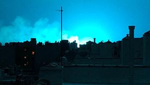 Silau! Kilatan Cahaya Biru di Langit Kejutkan Warga New York