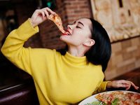 7 Trik agar Tak Ngemil Terus Menerus karena Stress