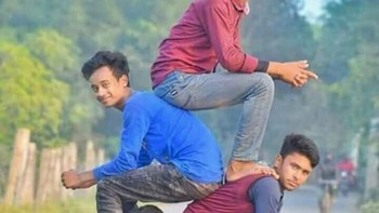 Tantangan foto bertumpuk ini terlihat susah-susah gampang. Foto: Facebook