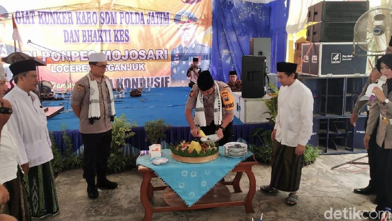 Jelang Tahun Baru dan Cegah Hoax, Polda Jatim ke Ponpes Nganjuk Jelang Tahun Baru dan Cegah Hoax, Polda Jatim ke Ponpes Nganjuk