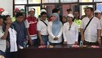 Kunjungi Korban Tsunami, Rini Soemarno Cicipi Masakan Relawan