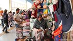 Wow! Ramainya Skybridge Tanah Abang Jelang Tahun Baru